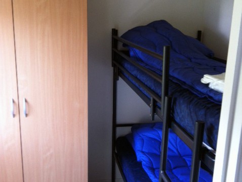 4 persoons bungalow stapelbed slaapkamer camping brabant 800x600.jpg